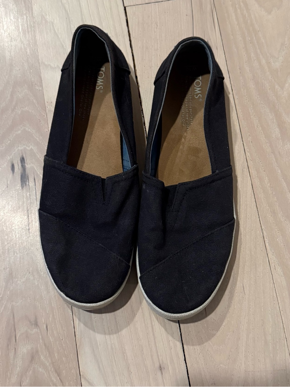 Toms Black Canvas Slip-On Flats. Size W10
